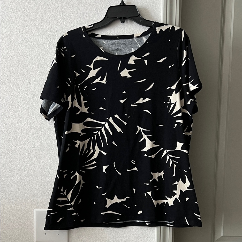Ann Taylor Factory Black and Cream Leaf Print Tee